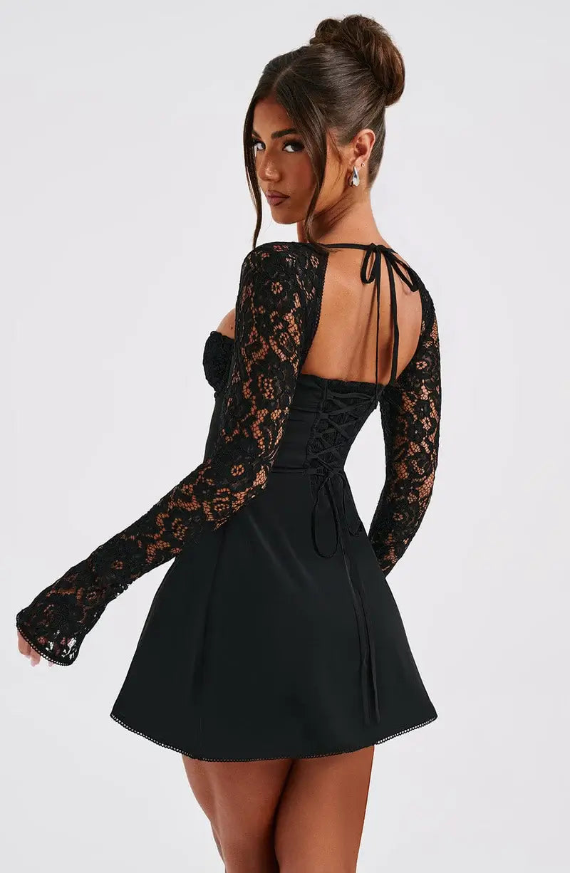 Vestido corto Louise con detalles de encaje