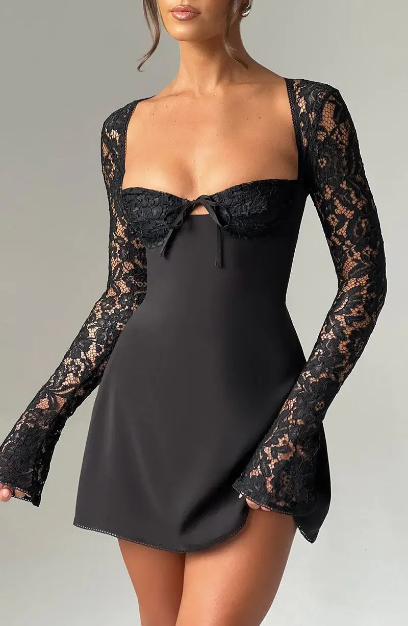 Vestido corto Louise con detalles de encaje