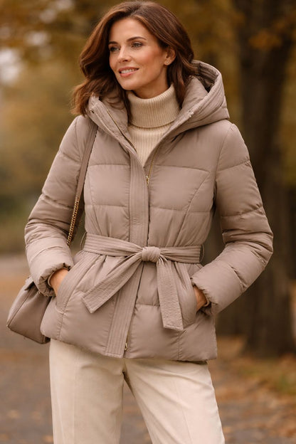 Elodie – Plumífero con cinturón y capucha