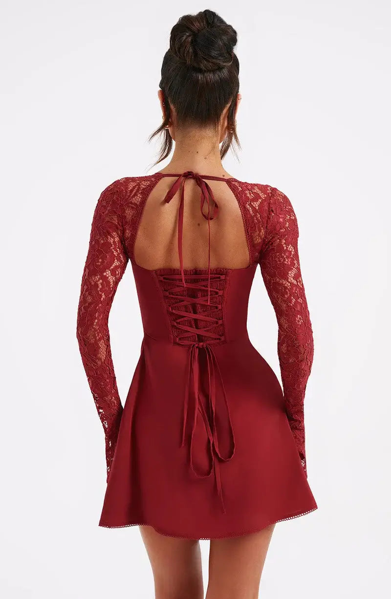 Vestido corto Louise con detalles de encaje