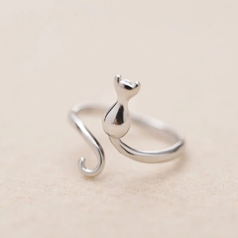 Mina – Anillo Ajustable de Gato Minimalista en Plata