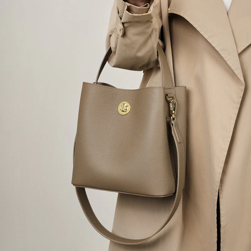 Elise – Bolso tote negro de piel vegana con asa corta y bandolera