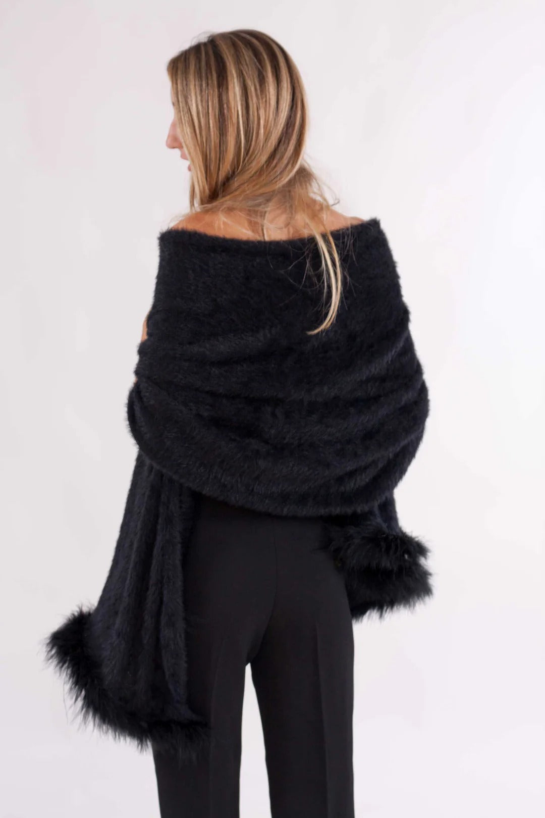 Arielle – Estola con plumas para invitadas